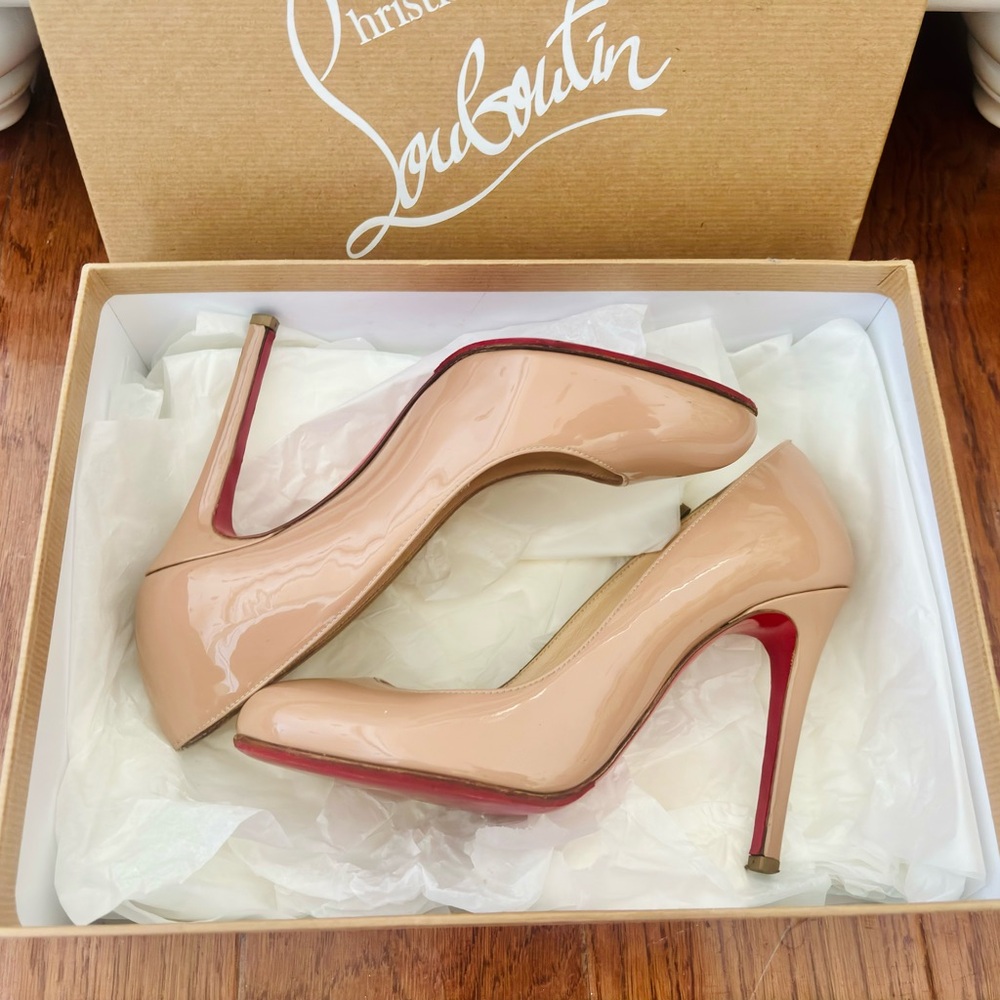 Christian Louboutin Nude Patent Pointed-Toe Pumps with Red Soles. Authentic!!!